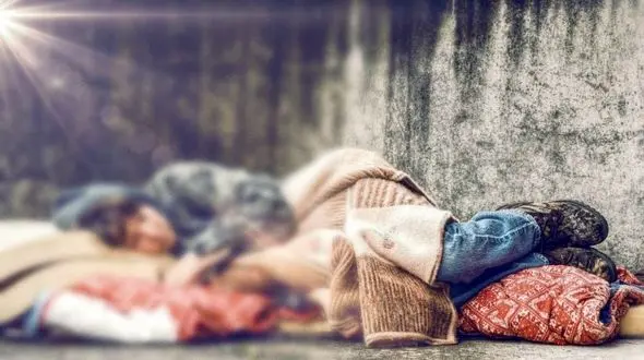 زن کارتن خواب در تهران خود را از اعتیاد نجات داد؛ سپس داندانپزشک شد/ زنجیره نجات، معجزه زندگی اش شد