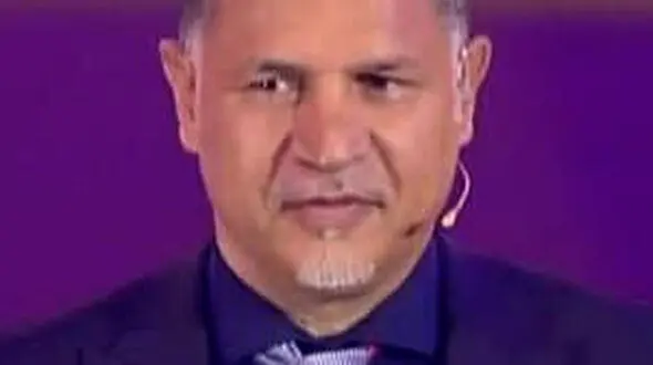 از ورزش صبحگاهی عموپورنگ تا دریافت هدیه علی دایی از بانو کاراته ایران