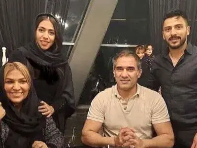 عکس ها / نگاهی به جشن عروسی باشکوه دختر دهه شصتی عابدزاده، عقاب آسیا /  داماد کم سن و سال و  دخترش که لباس دروازبانی پوشیده تو فیلم عروسی ...