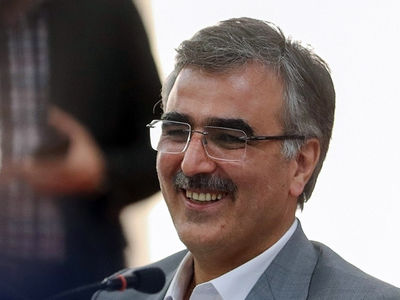 جای تاسف دارد که محمدرضا فرزین حرف های کف خیابان را می زند!