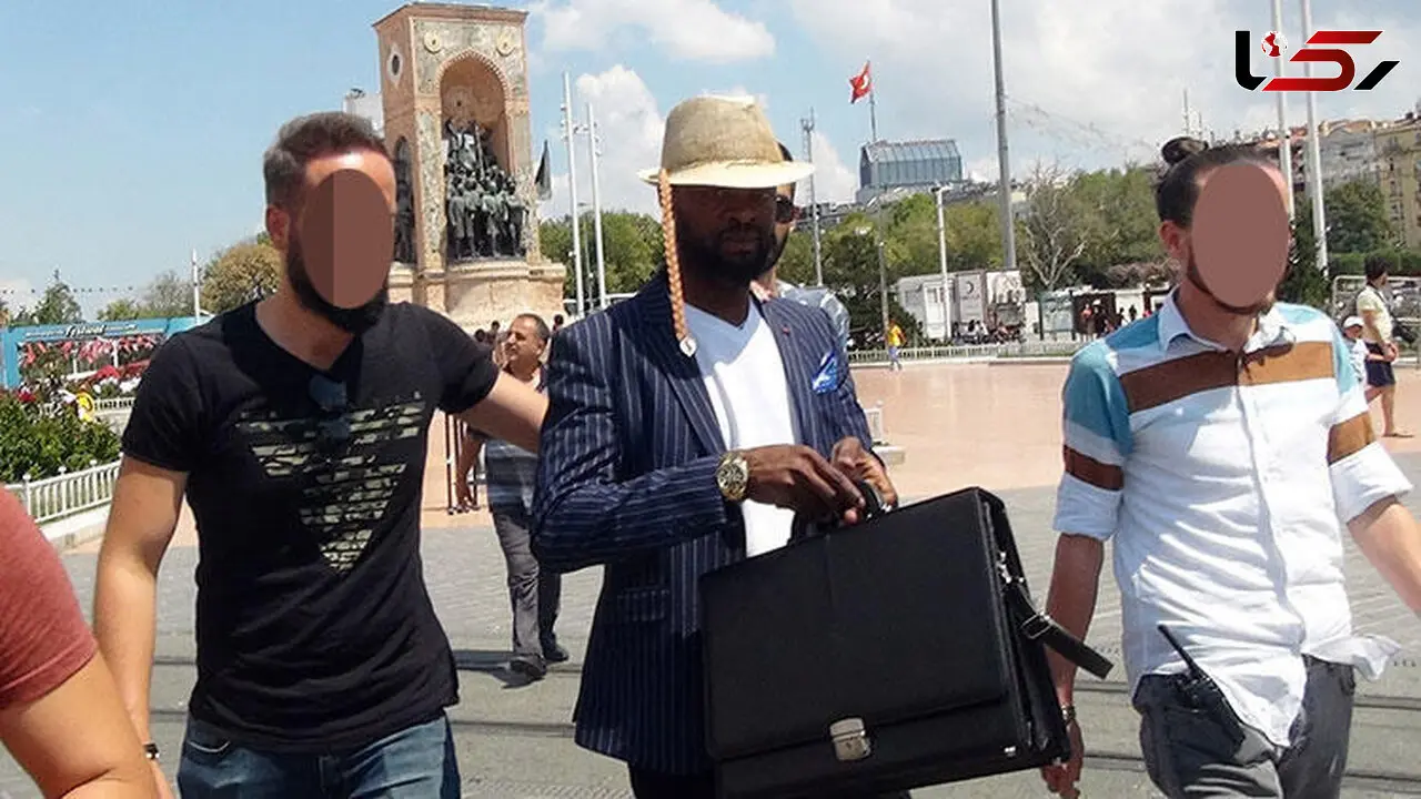 این مرد کاغذ معمولی را به دلار تبدیل می‌کند! + عکس 