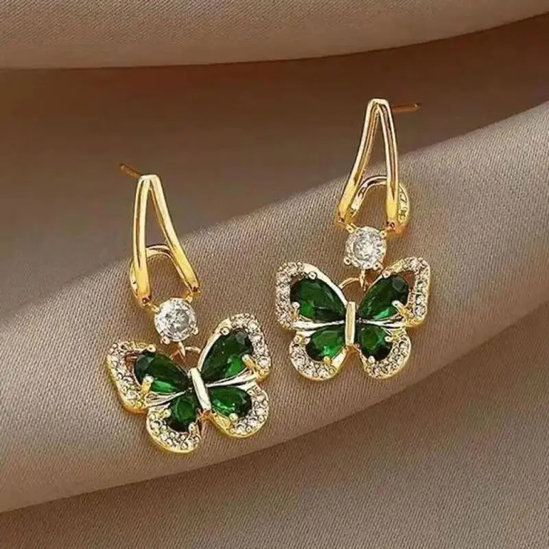 گوشواره‌ ترند دخترانه طرح پروانه سبز ۲۰۲۵ 