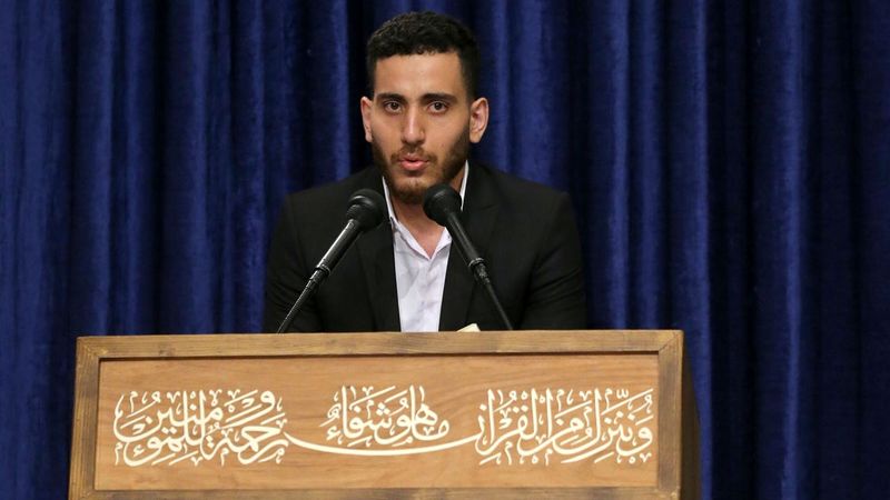 رهبر معظم انقلاب اسلامی حضرت آیت الله خامنه ای امروز( دوشنبه ) 17 اردیبهشت 1403 در دیدار مسئولان و کارگزاران حج و جمعی از زائران بیت الله الحرام