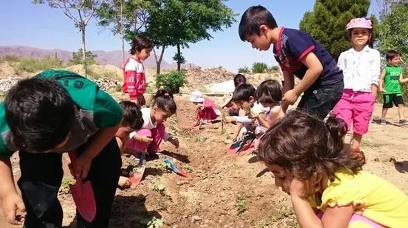 برای فرزندانتان تابستان شاد درست کنید /راهکارهای کم‌هزینه برای رشد خلاقیت کودکان در خانواده‌های کم‌درآمد