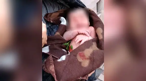 این کودک صبح دیروز در قم رها شده بود + عکس