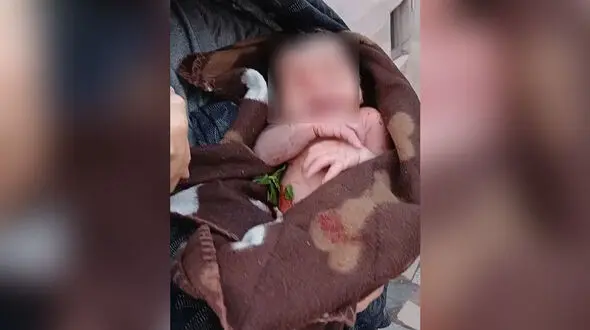 این کودک صبح دیروز در قم رها شده بود + عکس
