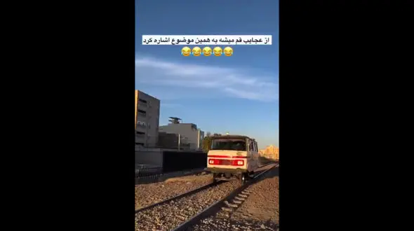 مینی‌ بوس ریلی در قم؛ داستان یک خودروی عجیب و خارق‌ العاده / فیلم