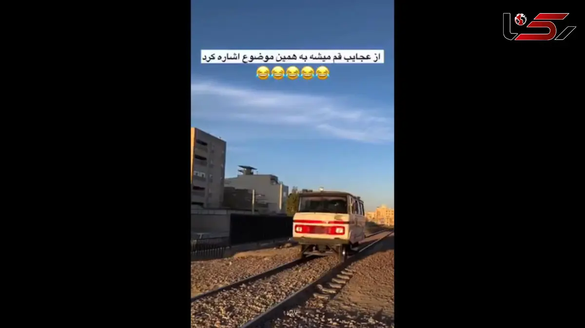 مینی‌ بوس ریلی در قم؛ داستان یک خودروی عجیب و خارق‌ العاده / فیلم