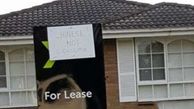 جمله نژادپرستانه ای که روی در یک خانه نوشته شده بود+عکس