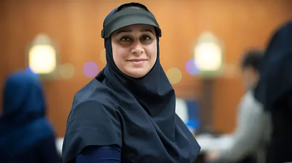 یک مادر همراه با فرزند ۳ ماهه پرچمدار کاروان ایران در هانگژو