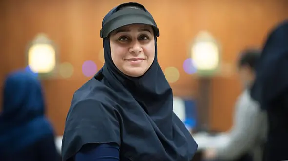یک مادر همراه با فرزند ۳ ماهه پرچمدار کاروان ایران در هانگژو