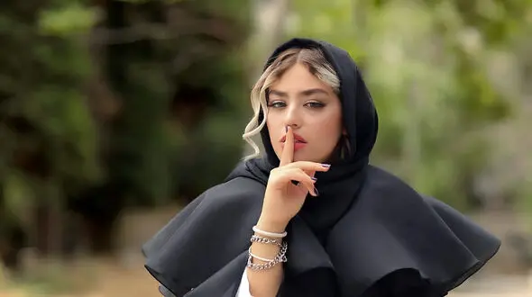  سفر در زمان/ عکس «ریحانه پارسا» با پژمان جمشیدی و سام درخشانی در رستوران؛ سال 98