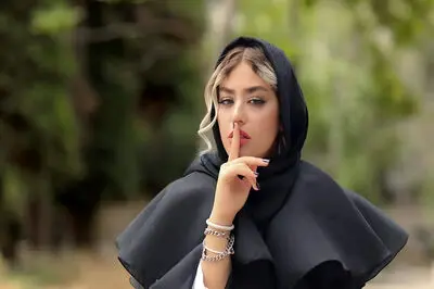  سفر در زمان/ عکس «ریحانه پارسا» با پژمان جمشیدی و سام درخشانی در رستوران؛ سال 98