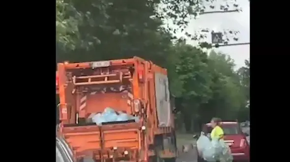 فیلم از خانم زباله گردی که ایرانی نیست