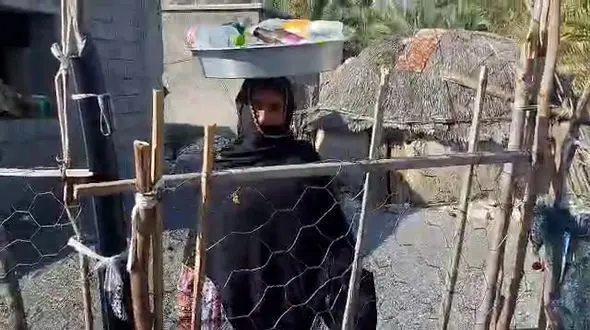 روستای گیران با 300 خانواده آب ندارد / بیماری‌های روده ای مردم را گرفتار کرده است + فیلم