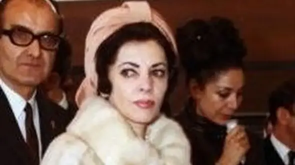 عکس سفر در زمان / «اشرف پهلوی، شمس و مهرداد پهلبد» در یک مهمانی؛ دهه 40