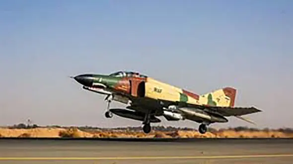 پرواز عمودی خلبان ایرانی با جنگنده فانتوم f 4 + فیلم دیدنی 