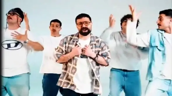 فیلم آواز باشکوه حمید هیراد/ میون کاکل پسرا کاش به دادم برسی میخونه چه رقص هماهنگی میرن براش