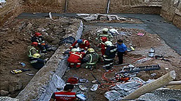 مرگ دلخراش کارگر ساختمانی زیر ستون بتونی 10 متری 