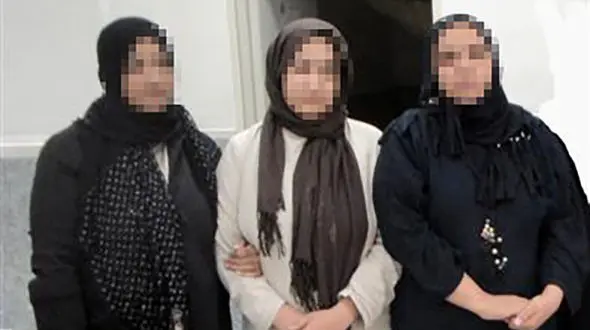 این 3 زن کثیف دستشان در جیب مردم بود! + عکس