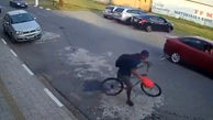 فیلم عجیب از  سرقت دوچرخه توسط جوان معلول / شوکه می شوید