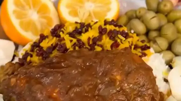 طرز تهیه مرغ سماقی با تابه؛ آموزش یک غذای اصیل بدون نیاز به فر + فیلم
