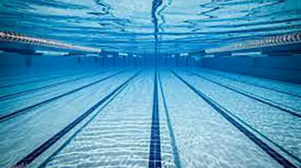 شنای مرگبار پسر جوان در استخر سرپوشیده هرسین