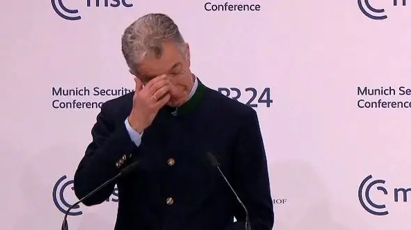 گریه رئیس کنفرانس امنیتی مونیخ: چه چیزی او را به این حال رساند؟ + فیلم