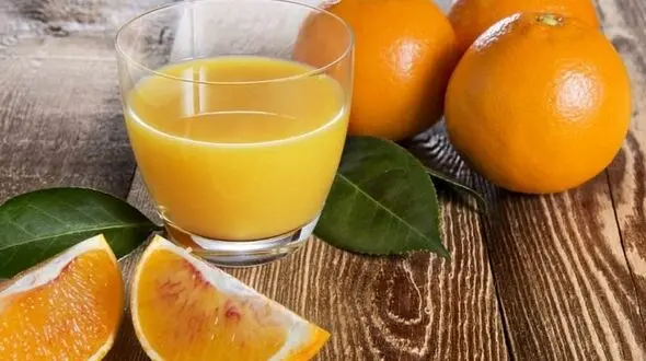 به این دلایل توصیه می شود میوه بخورید نه آب میوه!