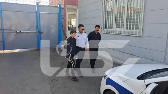 فیلم / پدر و مادر  حواس پرت این پسربچه را در آزادراه کرج جاگذاشتند / /پلیس راه فرشته مهربان کودک ۱۲ ساله شد