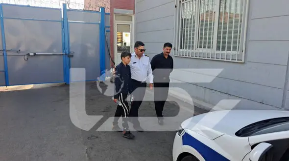 فیلم / پدر و مادر  حواس پرت این پسربچه را در آزادراه کرج جاگذاشتند / /پلیس راه فرشته مهربان کودک ۱۲ ساله شد
