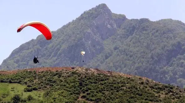 سقوط خلبان پاراگلایدر در سایت پروازی ترسه مینودشت 