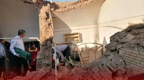 معجزه در زنده ماندن زن یزدی زیر آوار خانه اش + جزییات