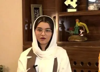 عکس ها / نگاهی به چیدمان خلاقانه اتاق خاص آترینا فرحمند، رتبه 1 کنکور تجربی 1404/ از دکور چوبی خوشرنگ تا شازده کوچولو