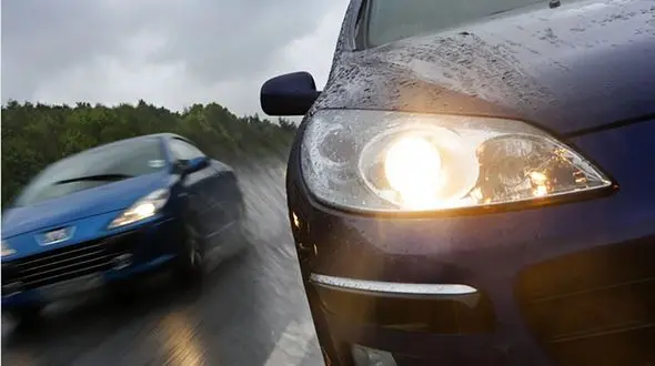 ببینید / عاقبت سبقت غیر مجاز در جاده باریک و پر از کامیون + فیلم