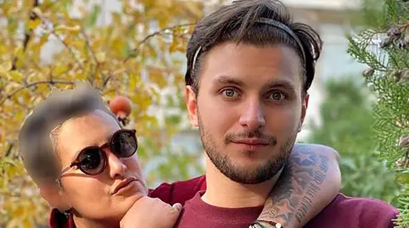 حس خوب مونا بانکی پور  همسر سابق امین حیایی در آغوش پسرش