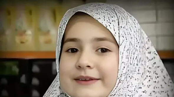 عکس تغییر چهره  دختر کوچولوی تبلیغ داروگر بعد 33 سال در فرانسه + فیلم خاطره انگیز تبلیغی که هنوز در خاطره هاست