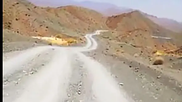 فیلمی از وضعیت  نامناسب جاده در درجک / رانندگان در جاده مرگ می رانند