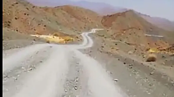 فیلمی از وضعیت  نامناسب جاده در درجک / رانندگان در جاده مرگ می رانند