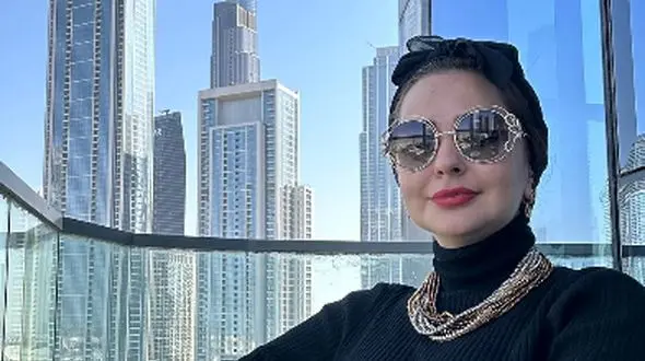 فیلم/ سوشی خوری نفیسه روشن در رستوران ژاپنی‌ها در دبی/ این سوشی اصل خوردن داره هاا