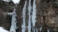 به تماشای آبشار یخی در البرز بنشینید