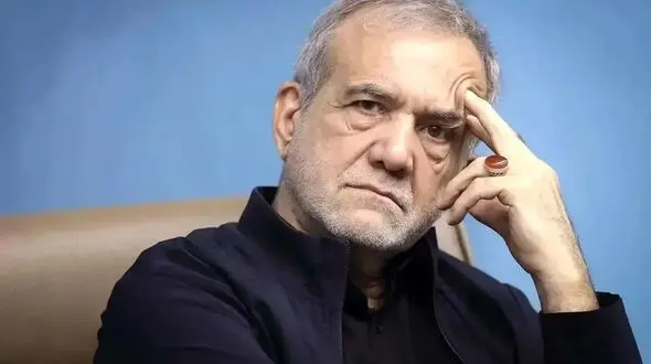 سوپر انقلابی ها عوض شدنی نیستند/ توهین های پی در پی تندروها علیه پزشکیان!