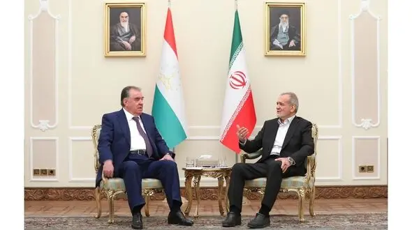پزشکیان: روابط ایران و تاجیکستان متکی بر پیوندهای عمیق تاریخی است/ امامعلی رحمان: خواهان استفاده از تجربیات ایران در همه زمینه‌ها هستیم