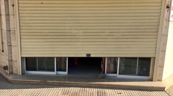 فیلم لحظه سرقت در روز روشن / ماسک های کرونایی کار دزدان آبادان را راحت کرد