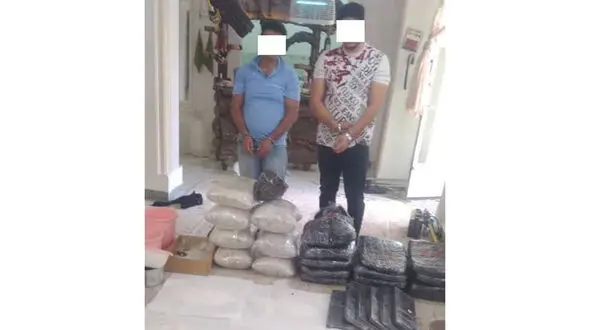 بازداشت 2 مرد مسلح با محموله ممنوعه در ملارد + عکس