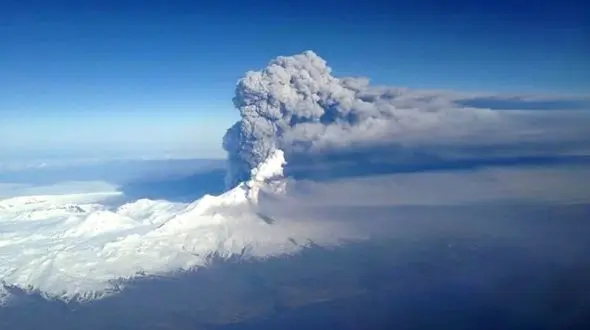 فوران آتش فشان جزیره+عکس تماشایی