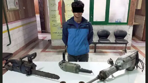 دستگیری جوان نقابدار با موتورسیکلت سرقتی در مشهد