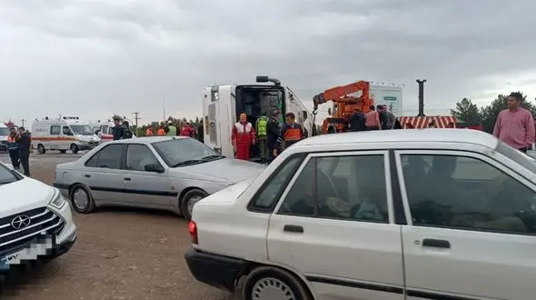 واژگونی اتوبوس در آزادراه تهران-کرج با یک کشته و ۸ مصدوم