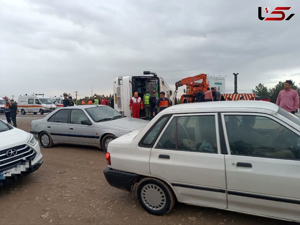 واژگونی اتوبوس در آزادراه تهران-کرج با یک کشته و ۸ مصدوم