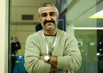 فیلم/ آفتابی شدن پژمان جمشیدی بعد از مدت ها در تشییع جنازه اکبر عبدی